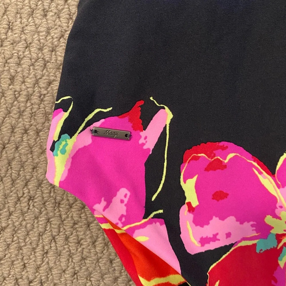 NWT maaji one piece reversible cutout swimsuit medium. Black w/ pink floral - Picture 4 of 7